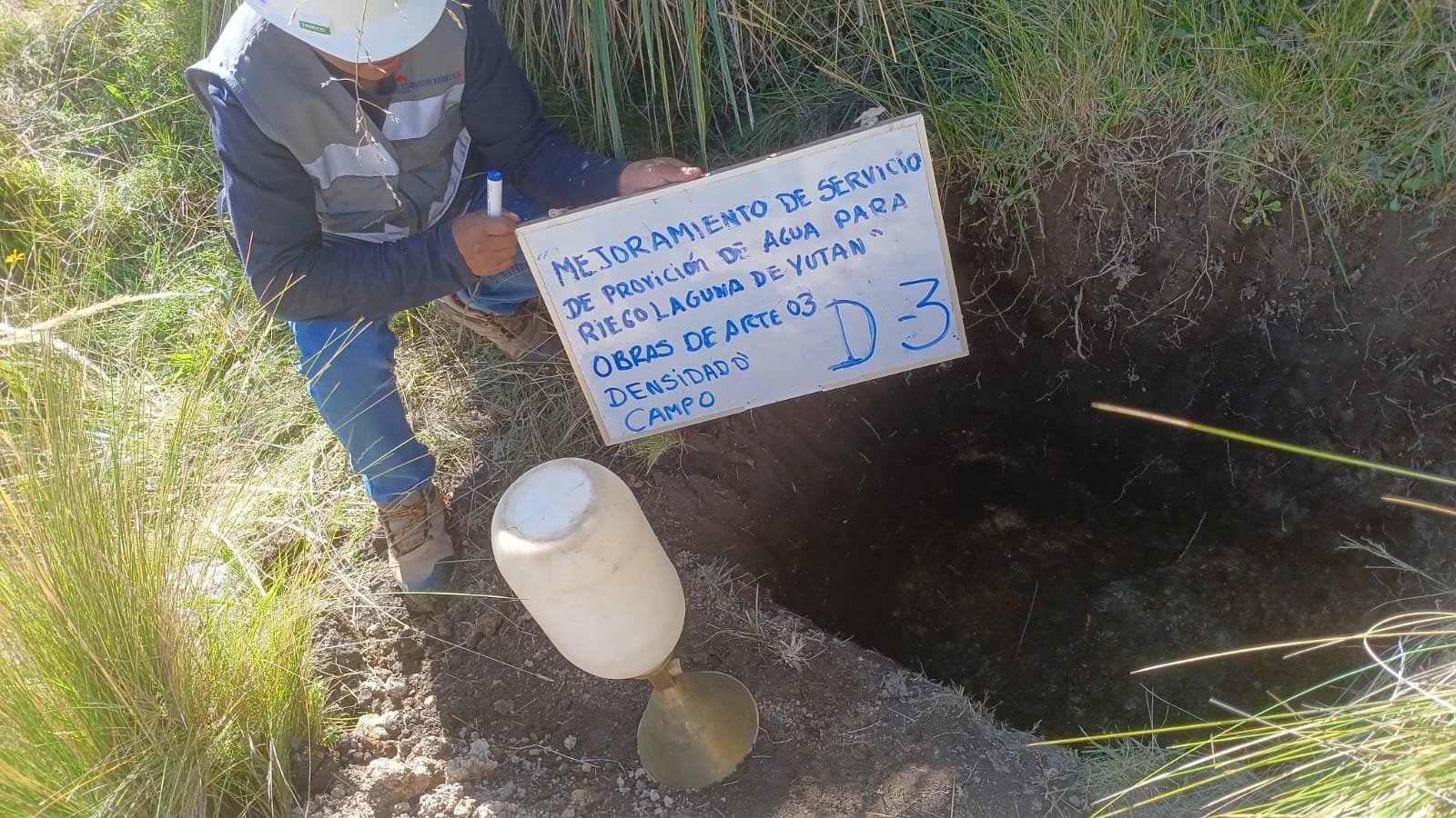 Medición de densidad en campo para análisis geotécnico